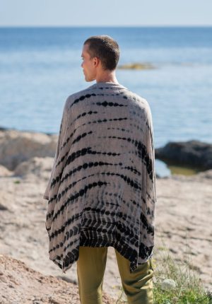 ISLANDER T SHIRT NY FRAN TROUSERS TIE DYE WOOL SHRUG LA GALERIA ELEFANTE IBIZA GYPSY WESTWOOD PHOTOGRAPHY CAROLINE MARC 8 scaled e1754416022264 1