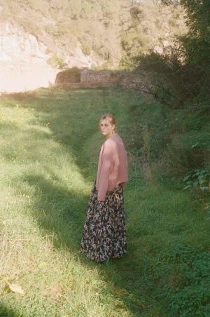 alpaca cardigan dusty pink back la galeria elefante ibiza emile durrer gasse photography 105 scaled 2