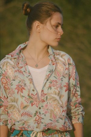 block print shirt turquoise floral front la galeria elefante ibiza emile durrer gasse photography 71 scaled 2