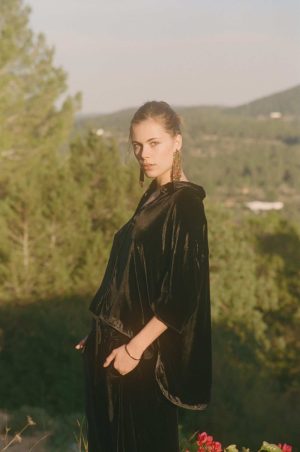 velvet jumbo shirt black side la galeria elefante ibiza emile durrer gasse photography 41 scaled 2