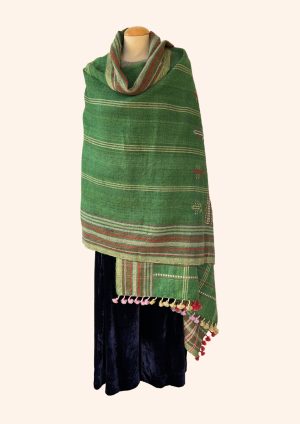 wool blanket shawl green closed 1